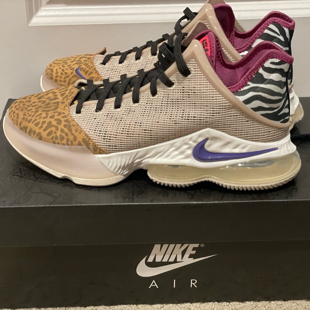 Nike LeBron 19 Low men's size 8.5/Women’s size 10
